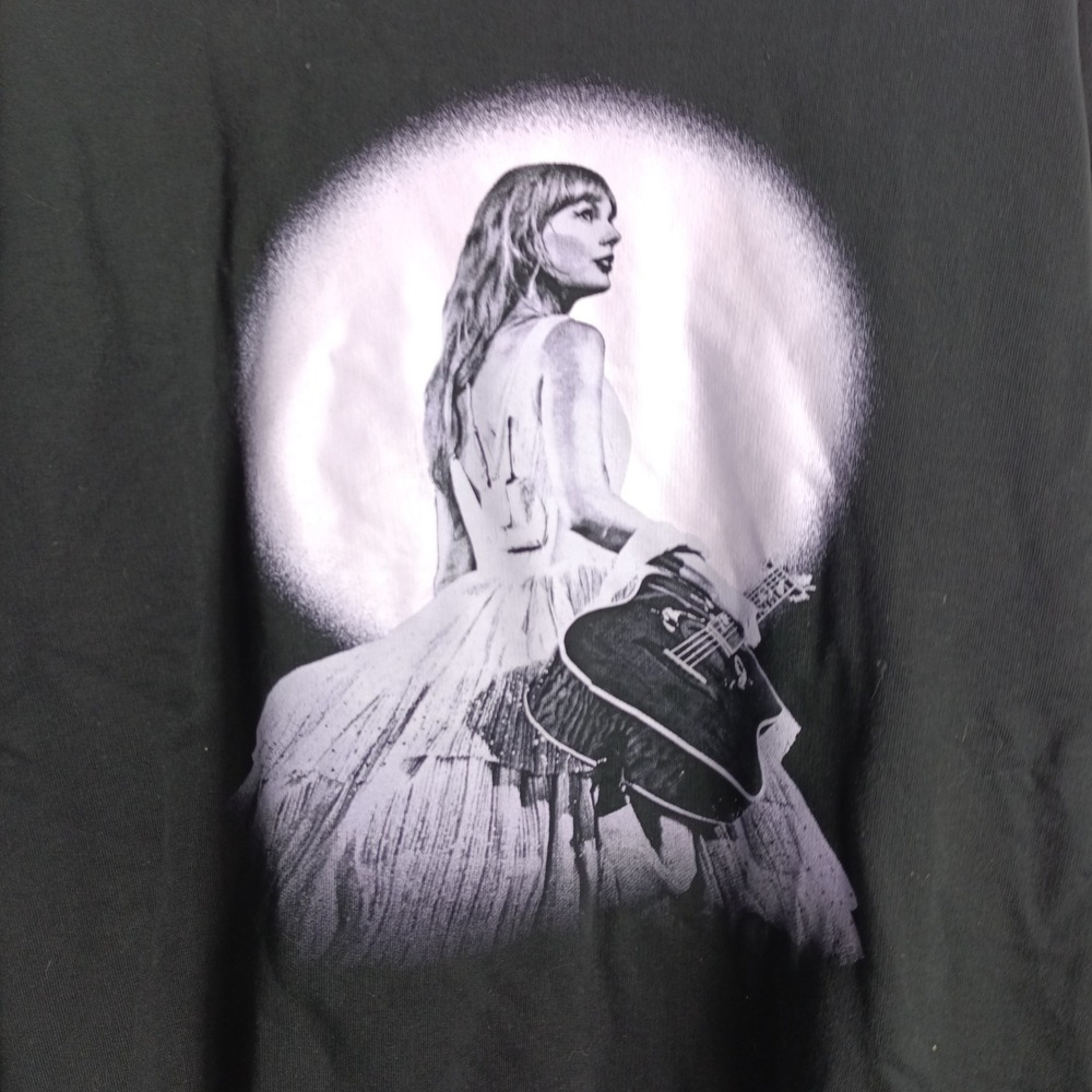 Taylor Swift The Eras Tour Black Crewneck Sweatshirt Large RN102050 Egypt - Picture 2 of 6